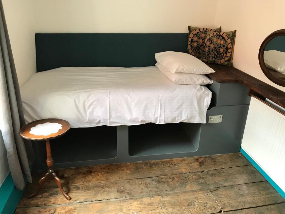 The White Bear Bed and Breakfast Devizes Εξωτερικό φωτογραφία